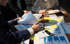 La asignatura se considera como núcleo de formación fundamental en el sub área 1 de contabilidad del séptimo semestre
Los profesionales de la carrera de ciencias contables deben consustanciarse con las técnicas de Auditoria, no solo por poder ser participes en la aplicación de dichas técnicas, sino fundamentalmente por ser parte interesada en los resultados que la misma puede arrojar a favor de una entidad económica.
